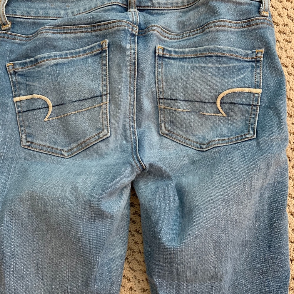 American Eagle Outfitters Jeans, distressed, skinny legs, stretch waist. Size 4 - Picture 5 of 6